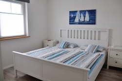 Schlafzimmer mit Doppelbett